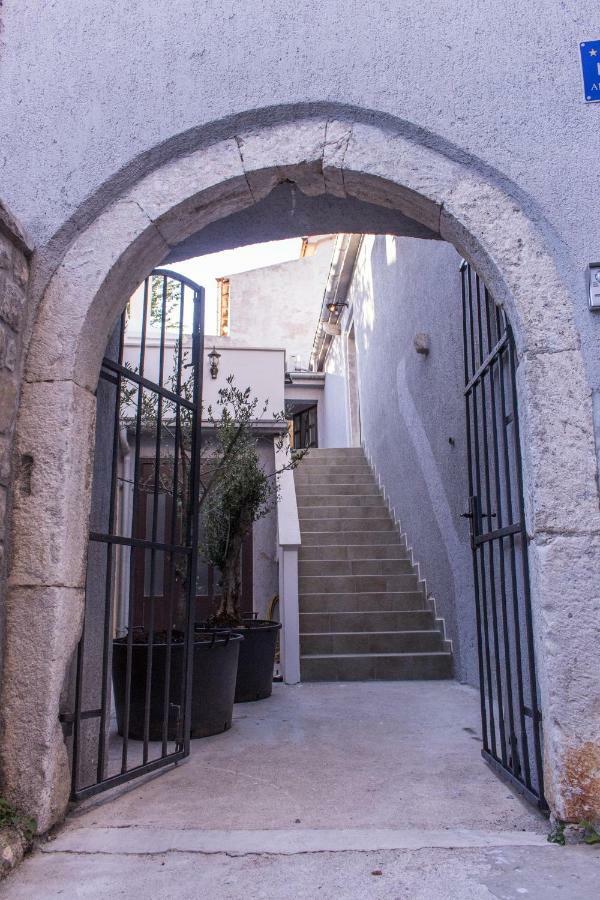 Apartment Old Town Mariolina クルク エクステリア 写真